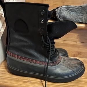 Sorel Mens Duck Boots. Size 11. Waterproof. Removable wool liners. Worn once.